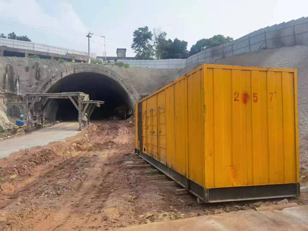 丘北发电机出租自启装置的工作原理是什么？